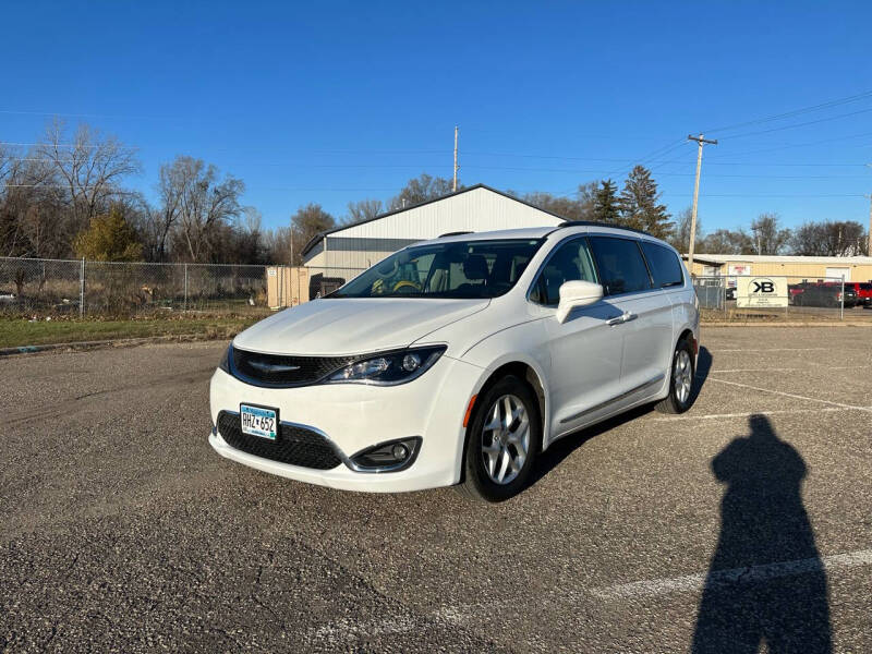 2017 Chrysler Pacifica for sale at ONG Auto in Farmington MN