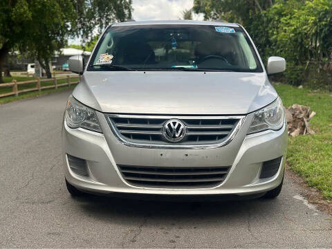 2011 Volkswagen Routan SE