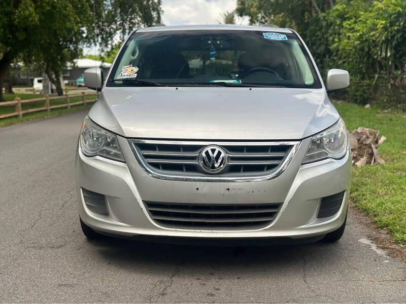 2011 Volkswagen Routan SE