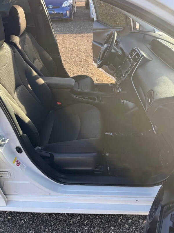 2022 Toyota Prius LE