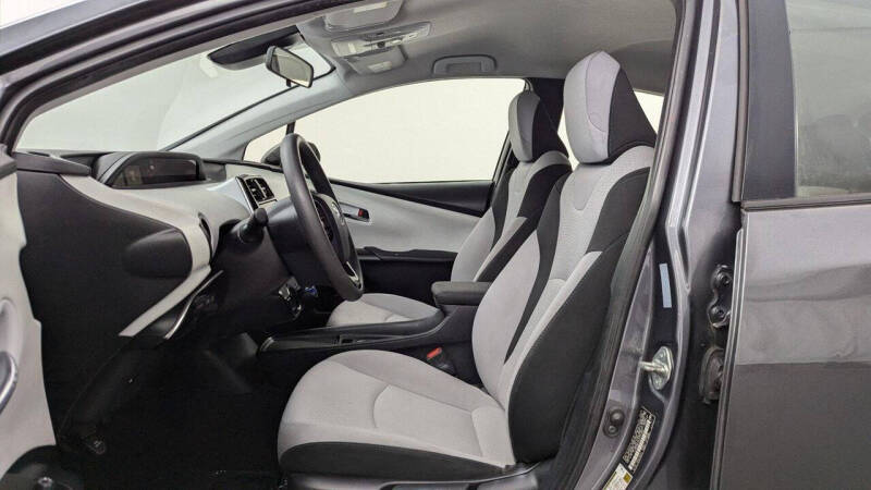 2022 Toyota Prius LE