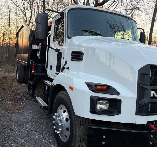 2025 Mack MD7