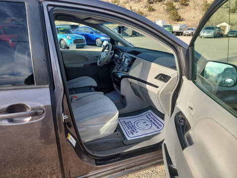 2012 Toyota Sienna LE 8-Passenger