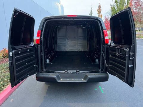 2023 GMC Savana 2500