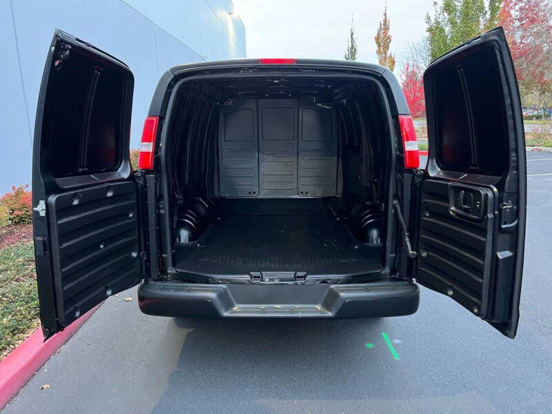 2023 GMC Savana 2500