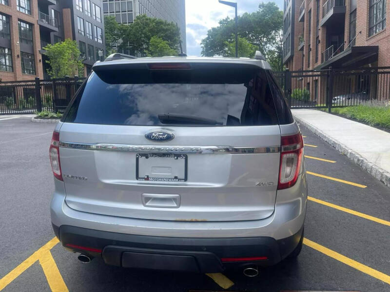 2011 Ford Explorer Limited photo 9