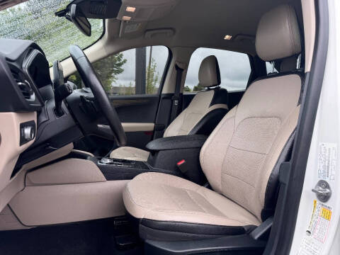 2020 Ford Escape Titanium