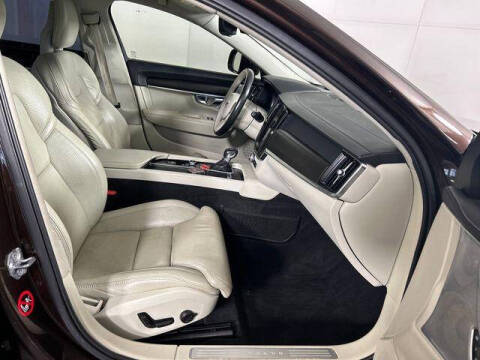 2017 Volvo V90 Cross Country T6