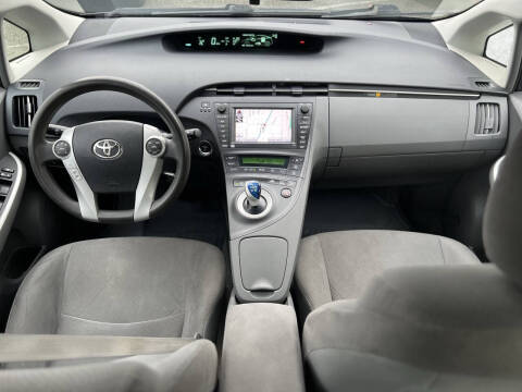 2010 Toyota Prius III