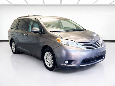 2017 Toyota Sienna XLE 7-Passenger Auto Access Seat