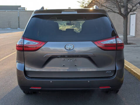 2017 Toyota Sienna XLE 8-Passenger