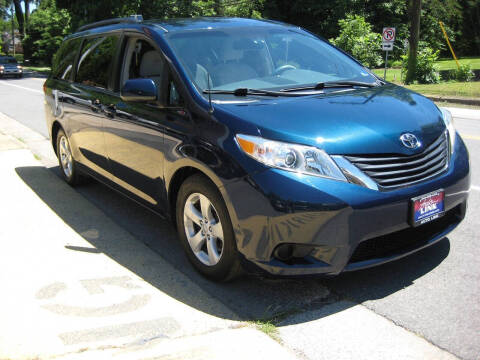2011 Toyota Sienna LE 7-Passenger Auto Access Seat