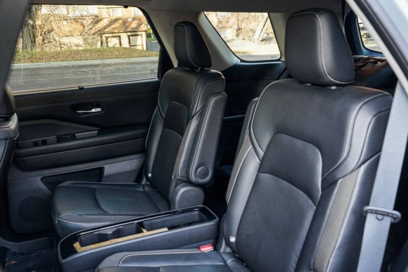 2022 Nissan Pathfinder SL