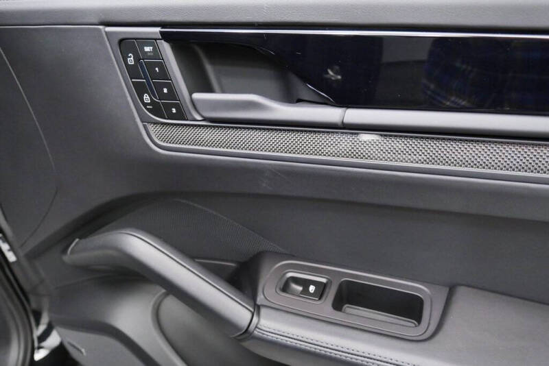 2025 Porsche Cayenne GTS Coupe