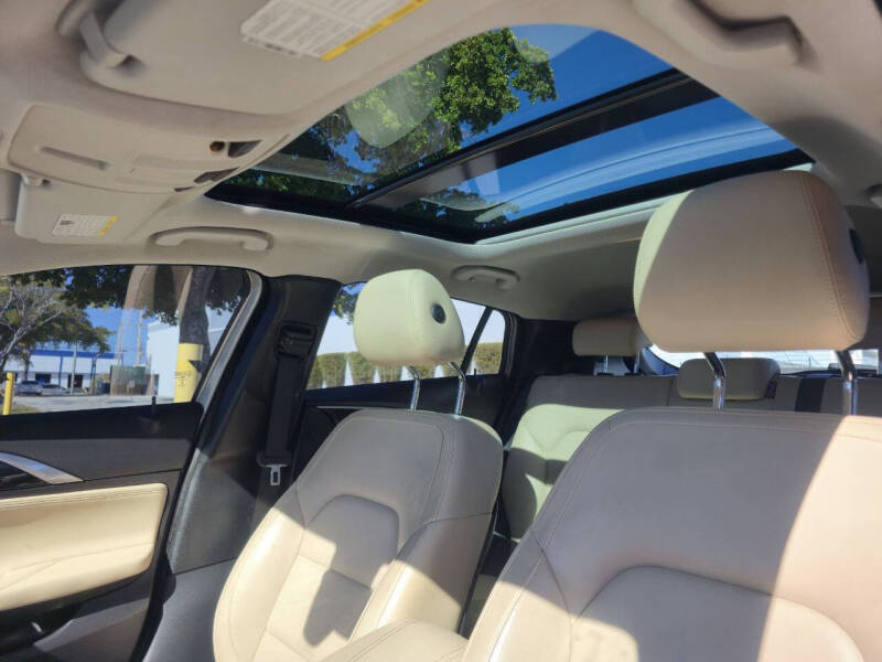 2017 Infiniti QX30 Luxury