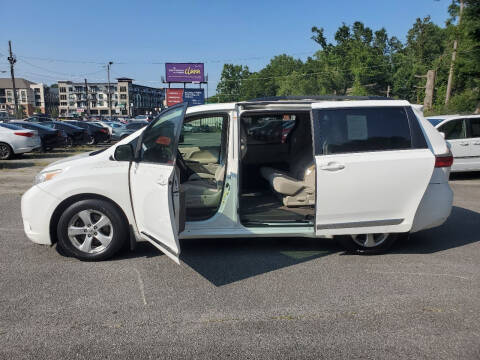 2015 Toyota Sienna LE 8-Passenger