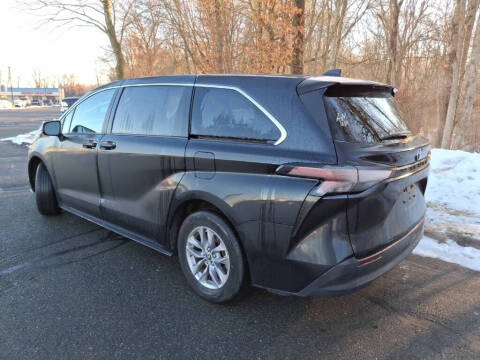 2024 Toyota Sienna LE 8-Passenger