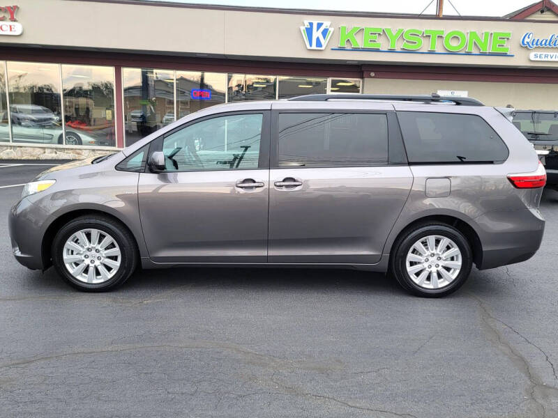 2017 Toyota Sienna LE 7-Passenger