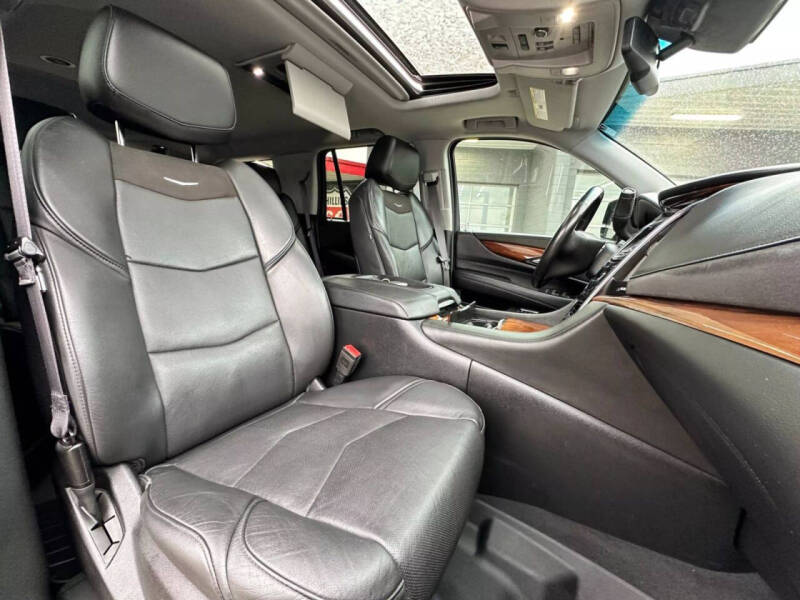 2016 Cadillac Escalade Luxury Collection