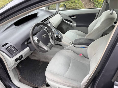 2010 Toyota Prius III