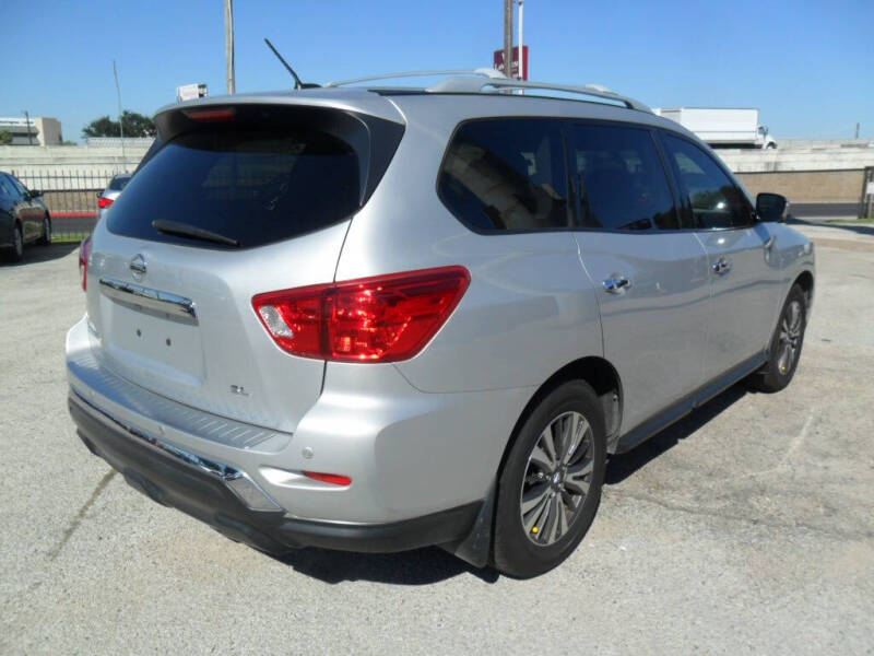 2017 Nissan Pathfinder SL