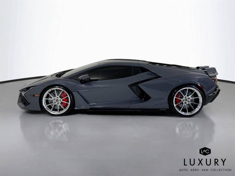 2024 Lamborghini Revuelto