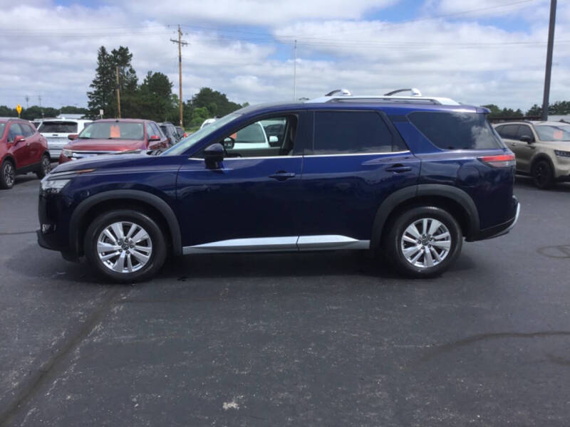 2022 Nissan Pathfinder SV