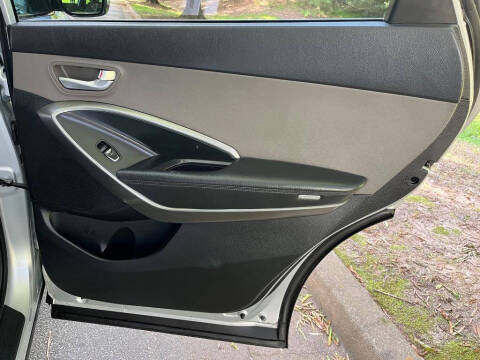 2017 Hyundai Santa Fe SE