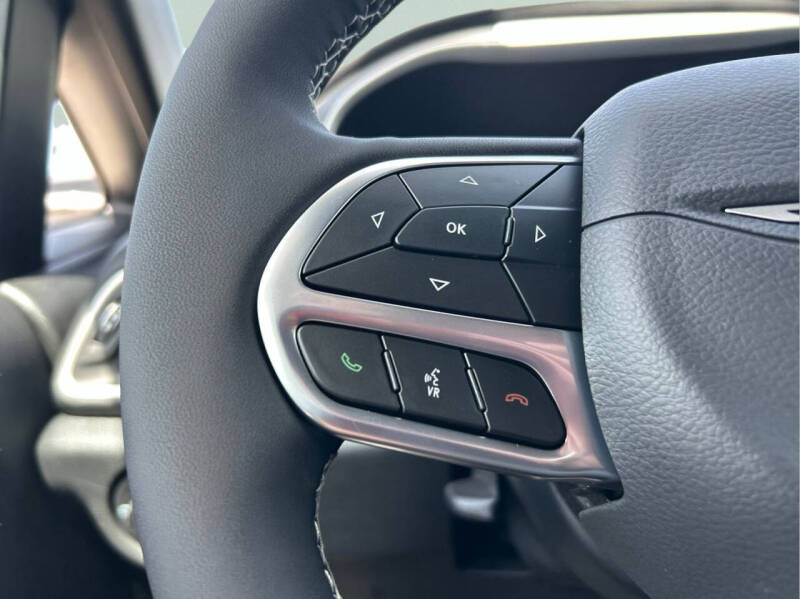 2027 Chrysler Pacifica LX
