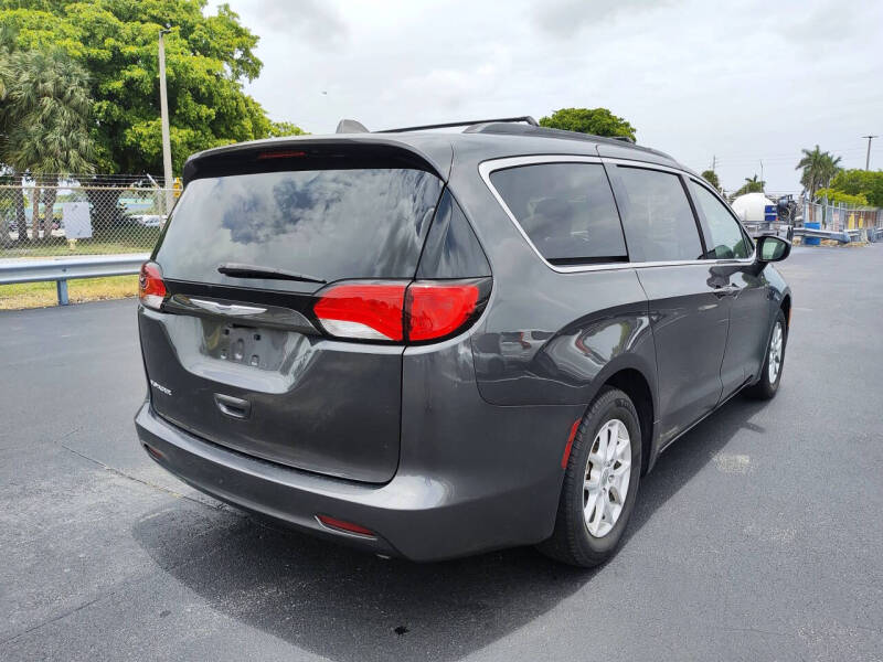 2020 Chrysler Voyager LXi