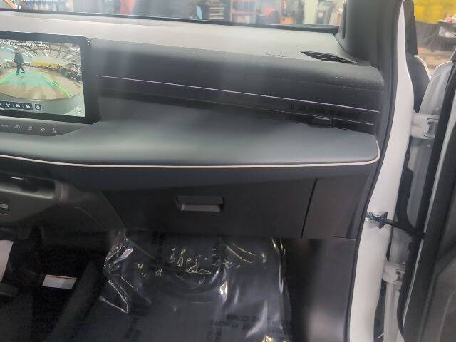 2026 Nissan LEAF Platinum+