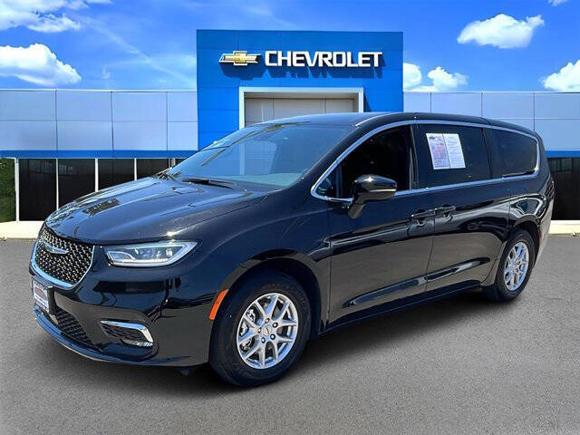 2025 Chrysler Pacifica Select