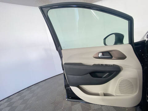 2024 Chrysler Voyager LX