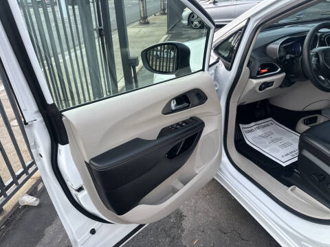 2023 Chrysler Pacifica Plug-In Hybrid Touring L