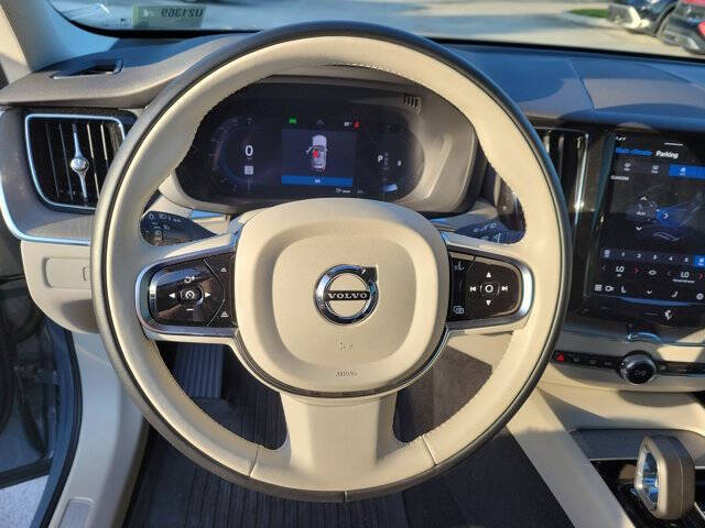 2024 Volvo XC60 B5 Plus Dark Theme