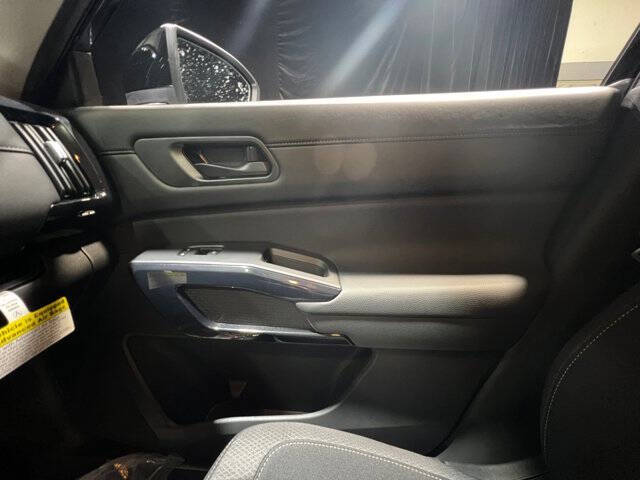 2025 Nissan Pathfinder SV