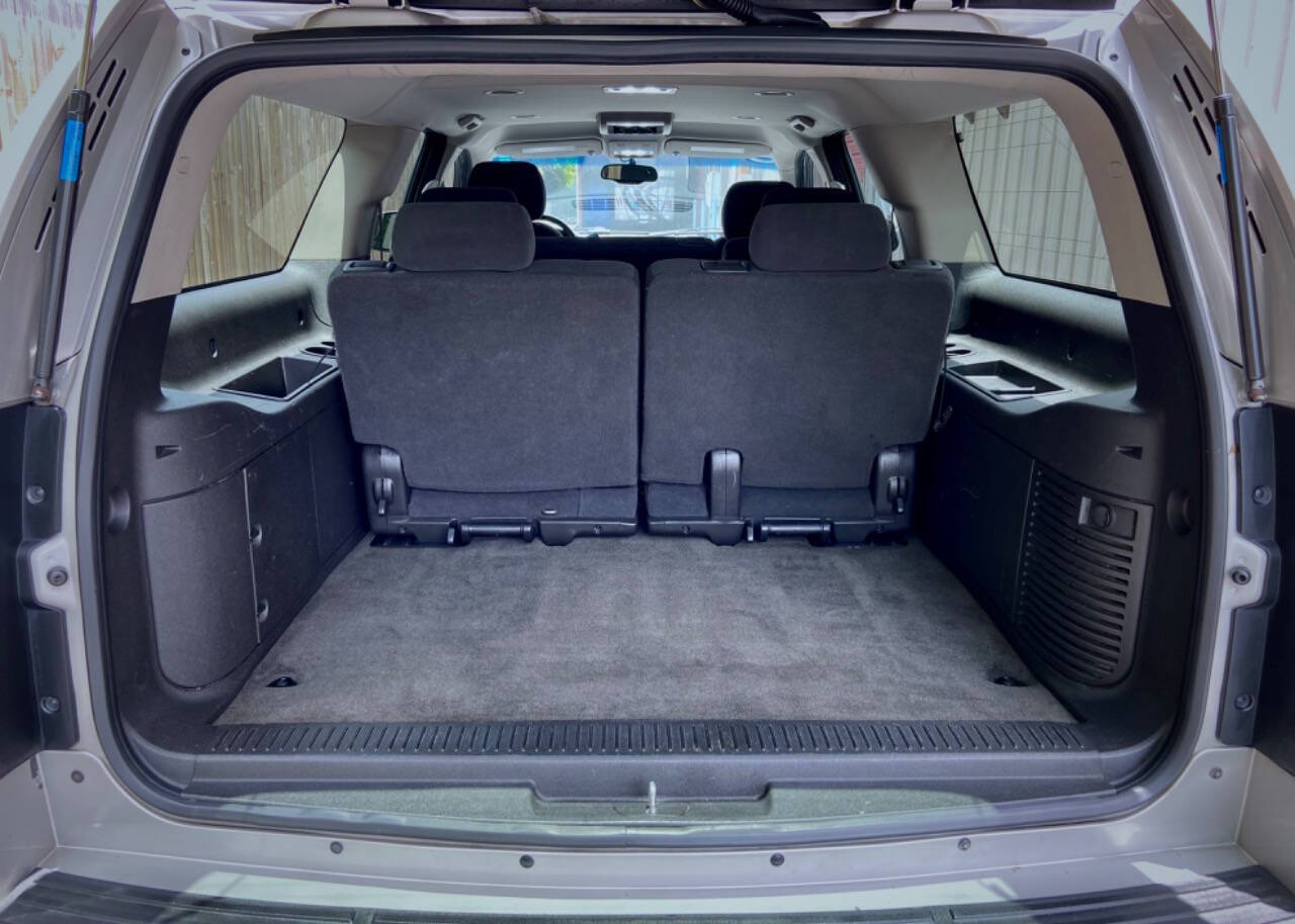 2008 Chevrolet Suburban 17