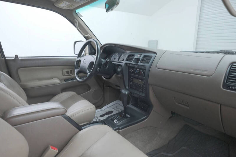 2002 Toyota 4Runner SR5