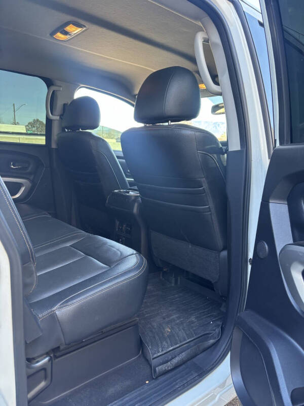 2017 Nissan Titan SL