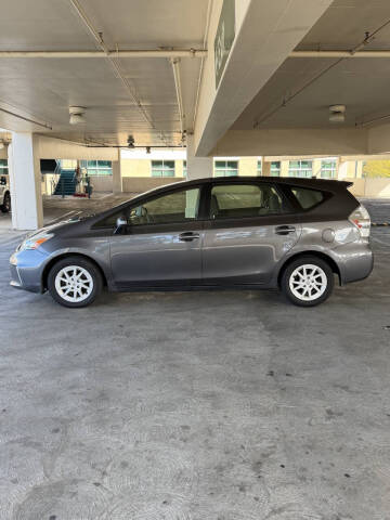 2014 Toyota Prius v Five