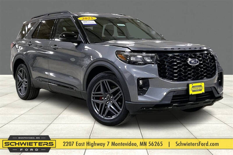 2025 Ford Explorer ST-LINE's photo