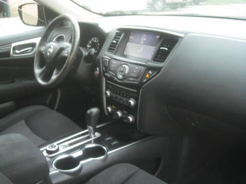 2017 Nissan Pathfinder SV