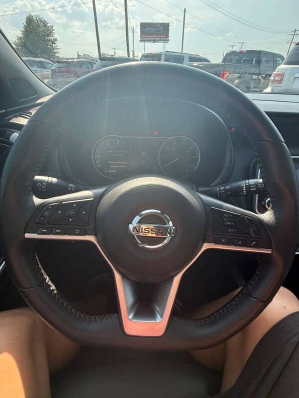 2020 Nissan Kicks SR