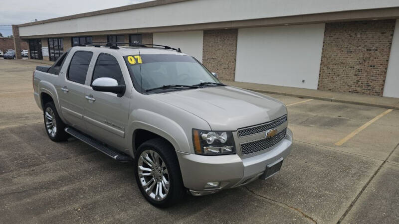 2007 Chevrolet Avalanche LT photo 3