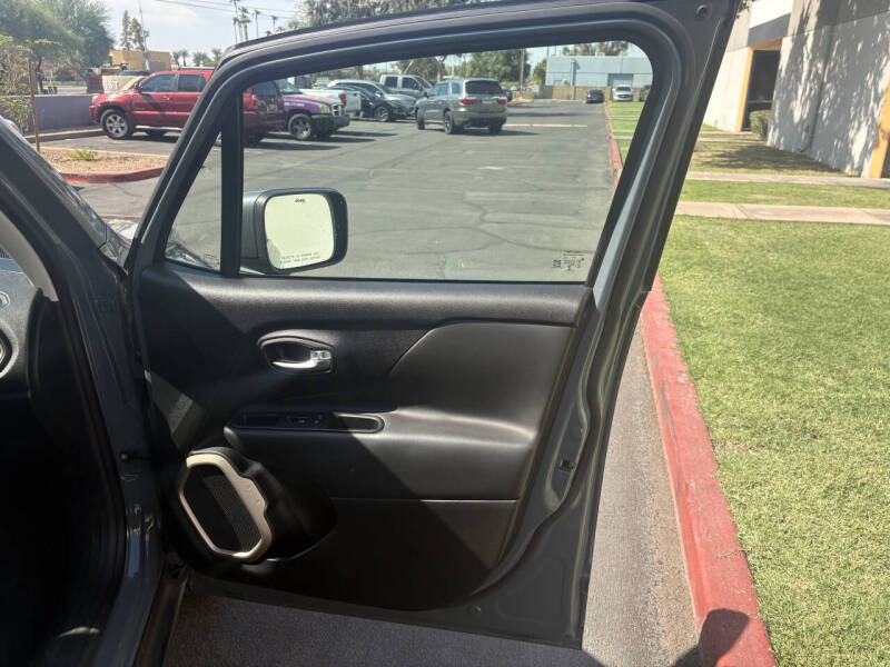 2017 Jeep Renegade Deserthawk