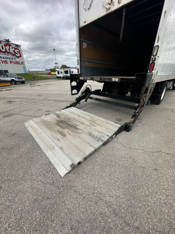 2017 Freightliner M2 106