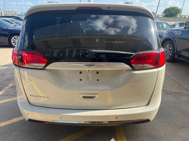2020 Chrysler Pacifica Touring L Plus