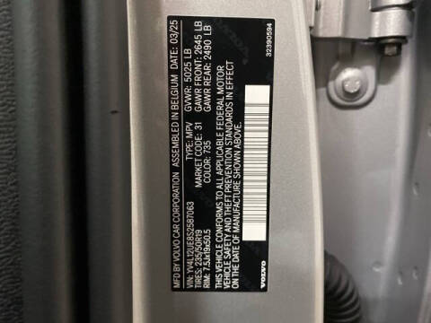 2025 Volvo XC40 B5 Plus Bright Theme