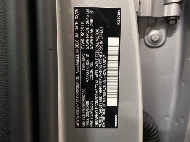 2025 Volvo XC40 B5 Plus Bright Theme