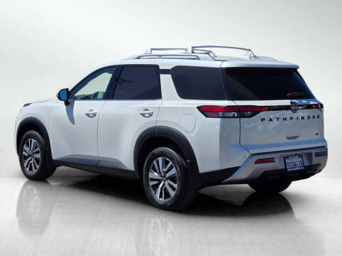2023 Nissan Pathfinder SL
